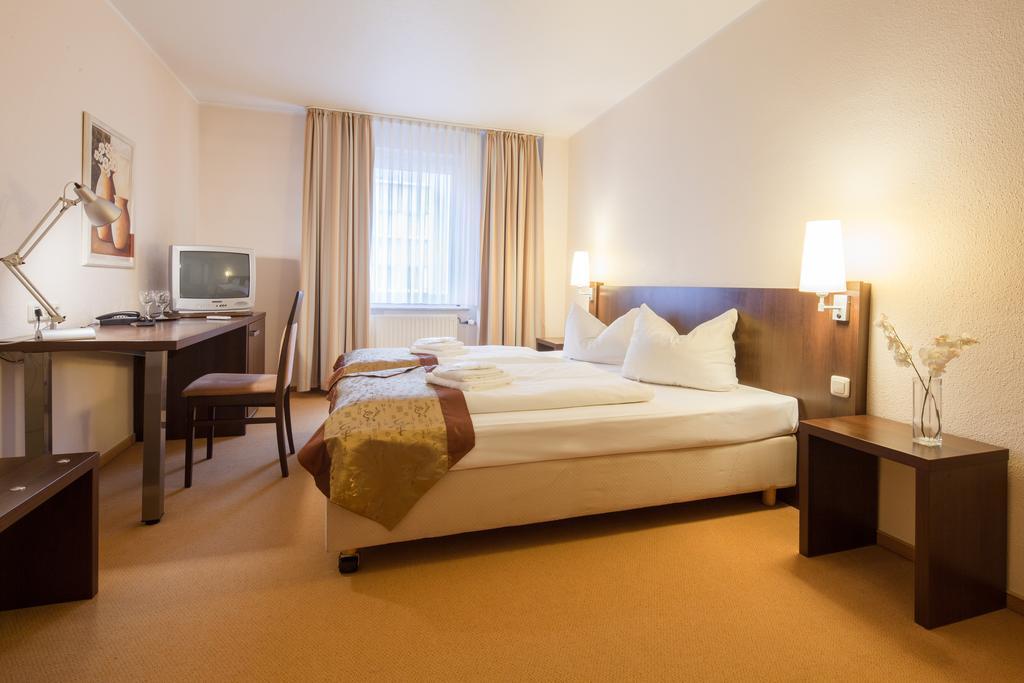Hotel Herzog Дюселдорф Екстериор снимка