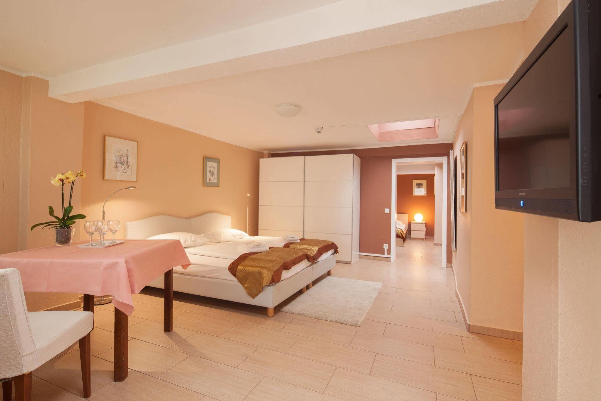 Hotel Herzog Дюселдорф Екстериор снимка