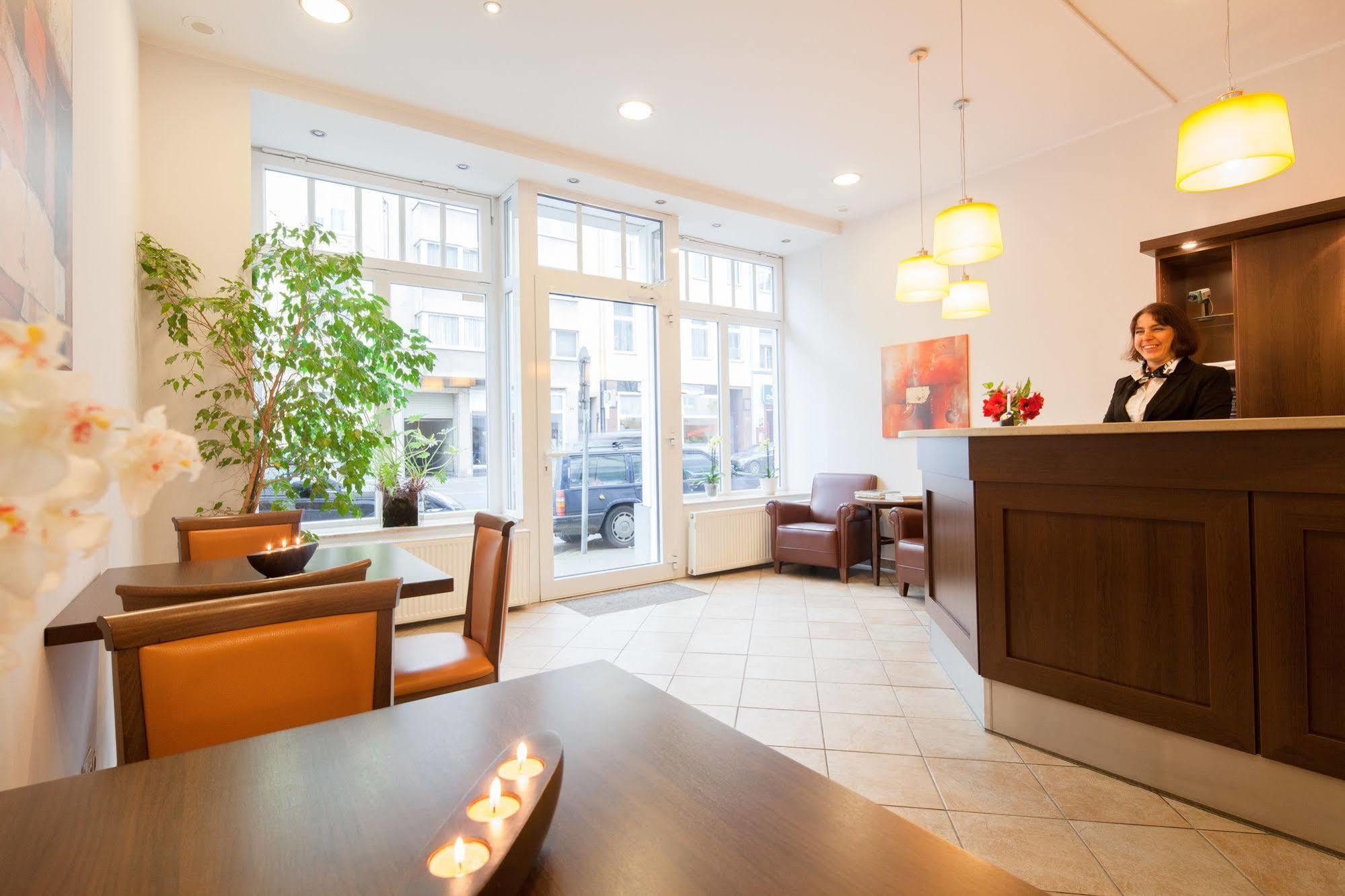 Hotel Herzog Дюселдорф Екстериор снимка
