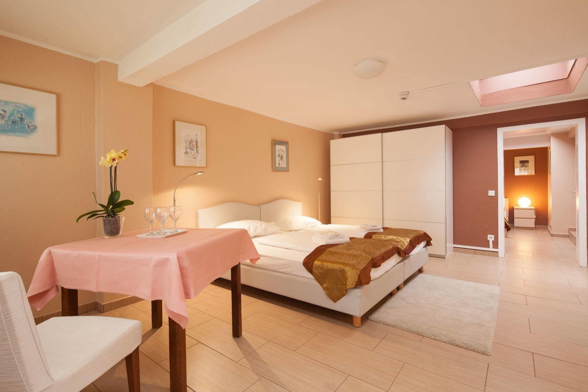 Hotel Herzog Дюселдорф Екстериор снимка