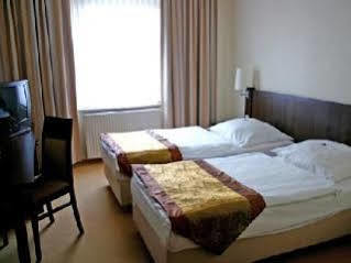 Hotel Herzog Дюселдорф Екстериор снимка